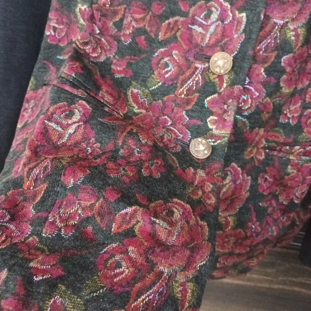 Branded partywear high quality blazer..... - Picture 9 of 10